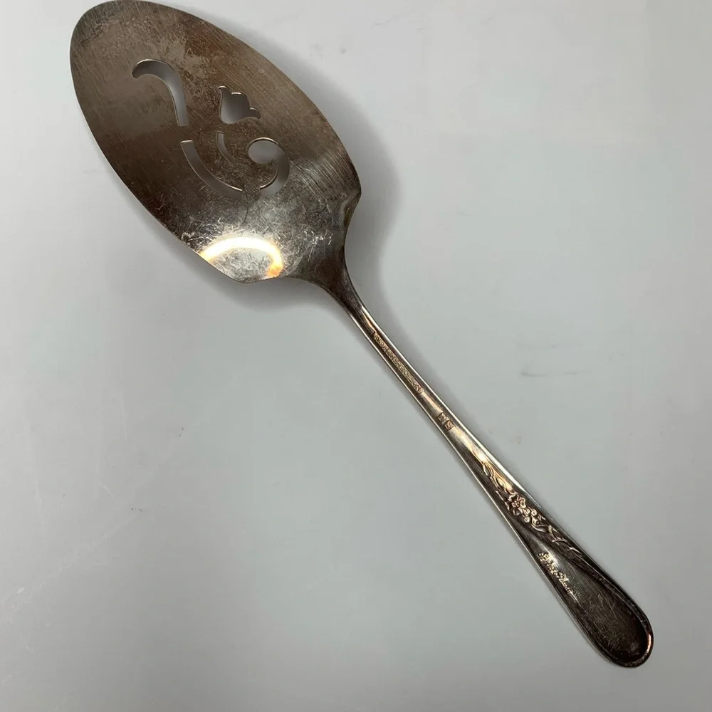 Wm Rogers & Son Spring Flower cake/pie server